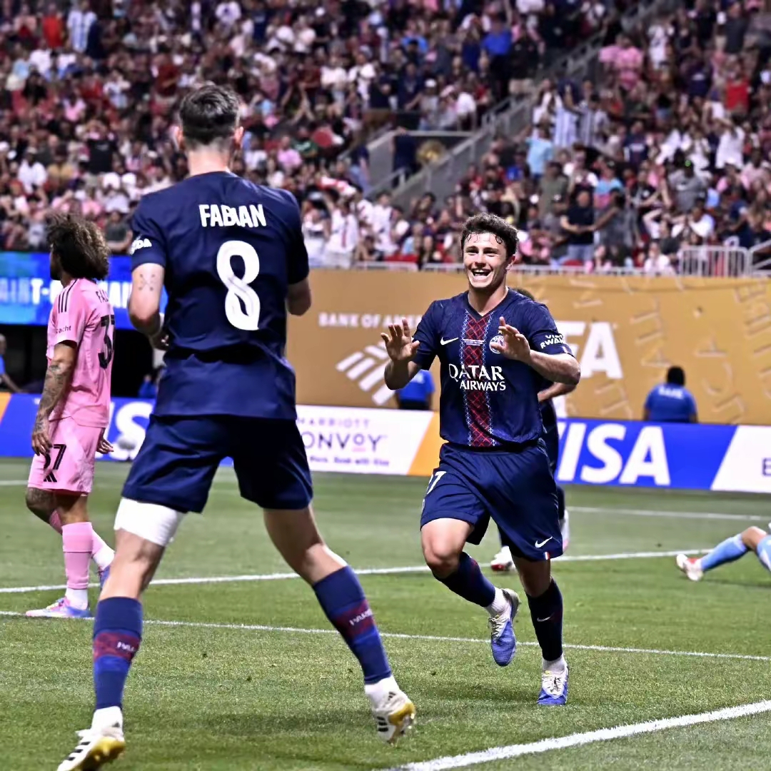 皇家社会训练开放日，加时末段复出首秀引欢呼，欧联在即，赛程密集仍需轮换(英足总杯几轮制)